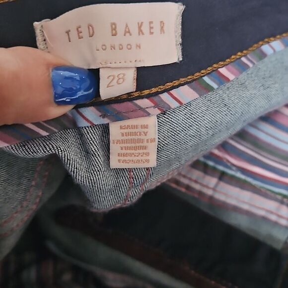 Women's Denim Embroidery Scalloped  Hem Jeans - Picture 5 of 16